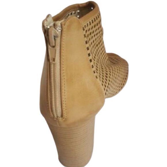 💥host pick💥 Steve Madden perforated ankle boots - Picture 7 of 7